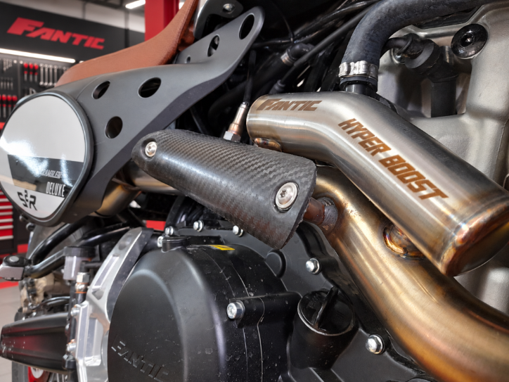 Collettore Racing Fantic by Arrow e paracalore in fibra di carbonio